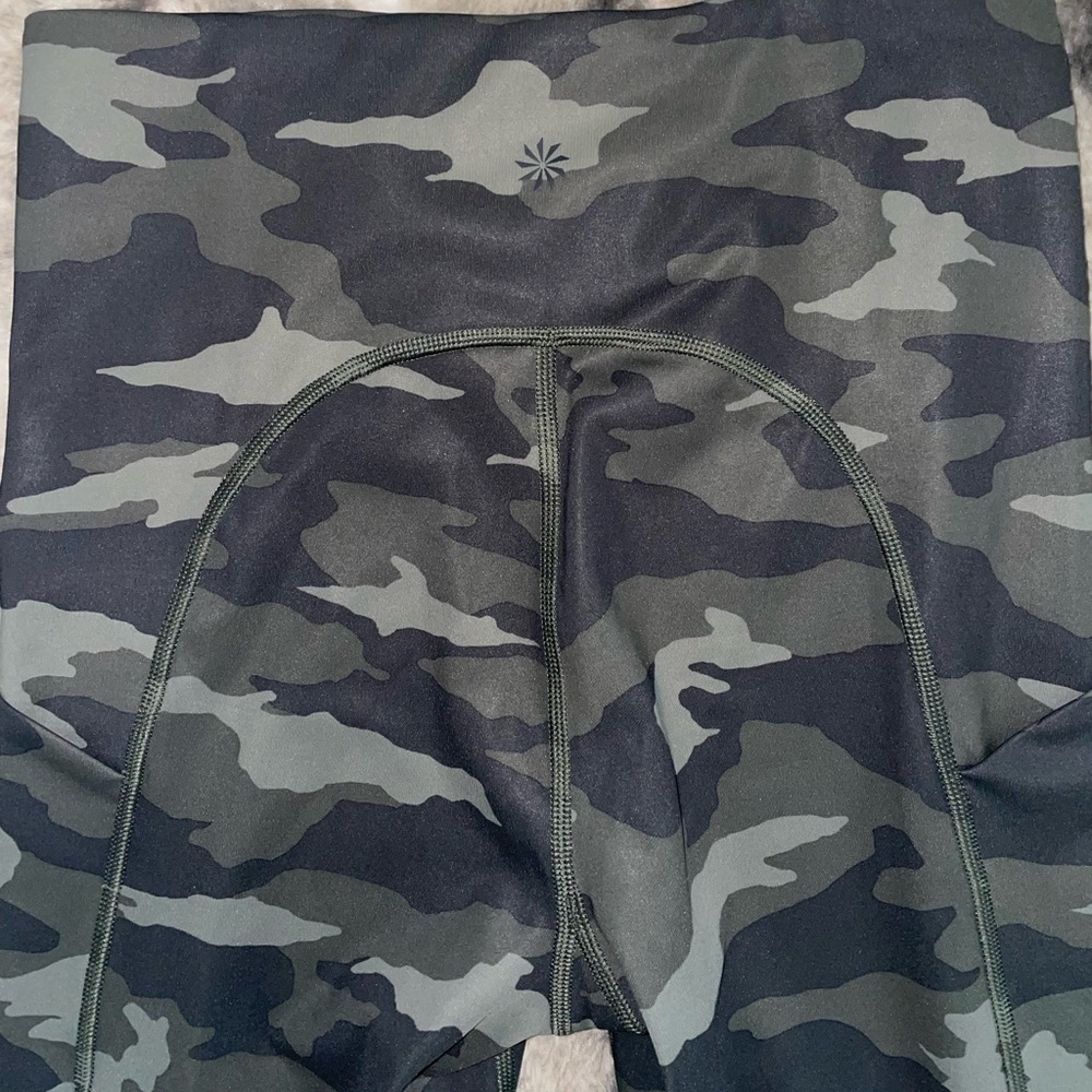 Athleta Ultimate Camo 7/8 Tight - Picture 5 of 8